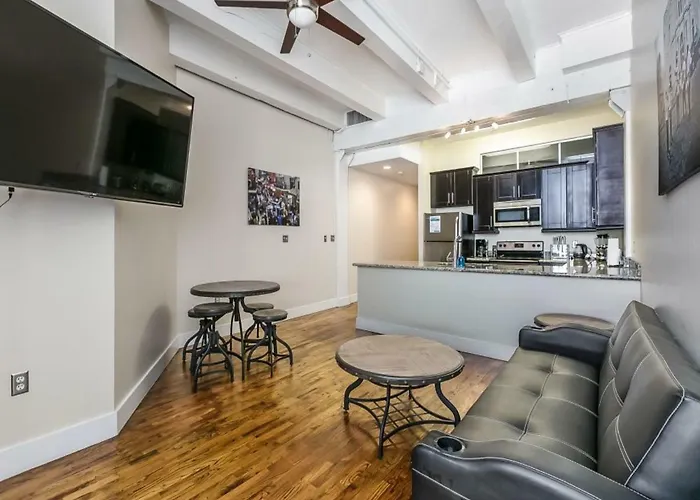 Gorgeous Condos Steps From French Quarter And Harrah\'S St.